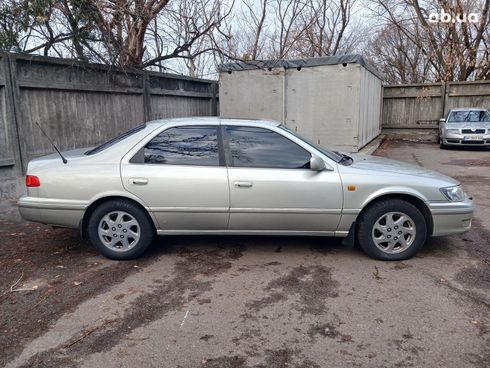 Toyota Camry 2001 серый - фото 7