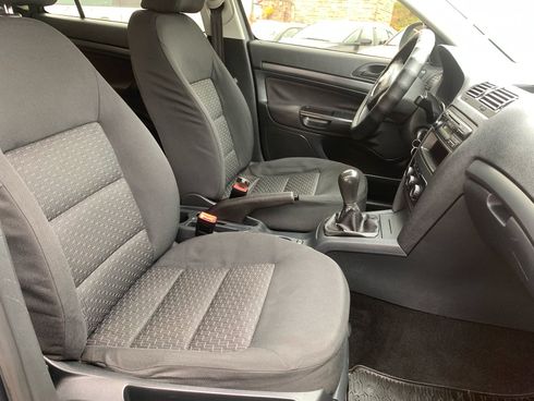 Skoda Octavia 2010 серый - фото 18