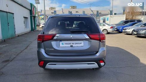 Mitsubishi Outlander 2021 - фото 17
