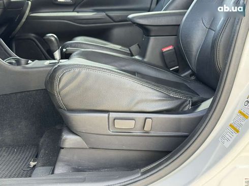 Mitsubishi Outlander 2015 - фото 30