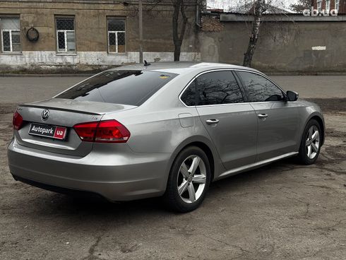 Volkswagen Passat 2013 серый - фото 7