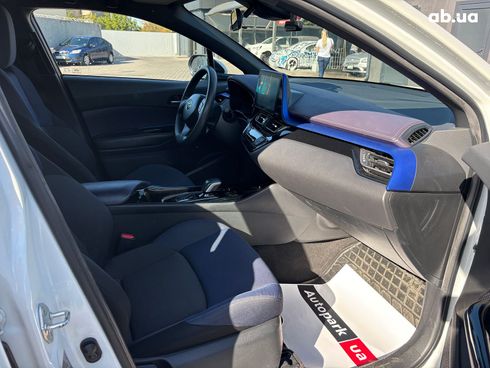 Toyota C-HR 2020 белый - фото 16
