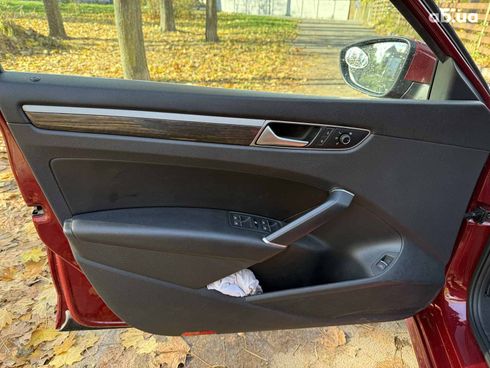 Volkswagen Passat 2016 красный - фото 11