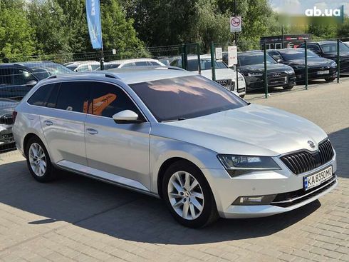 Skoda Superb 2019 - фото 7