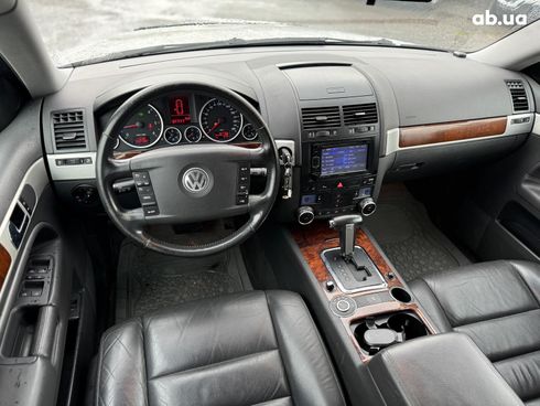 Volkswagen Touareg 2009 серый - фото 18