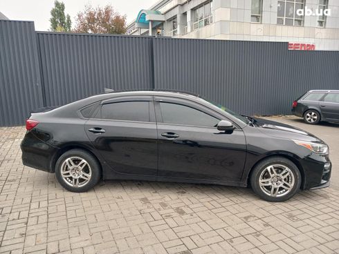 Kia Forte 2018 черный - фото 11