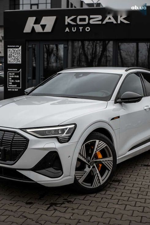 Audi E-Tron 2022 - фото 8