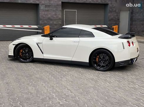 Nissan GT-R 2013 - фото 21