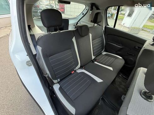 Renault Sandero 2019 - фото 20