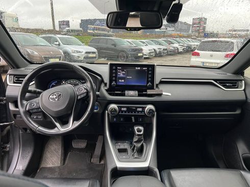 Toyota RAV4 2019 серый - фото 37