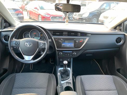 Toyota Auris 2014 серый - фото 36