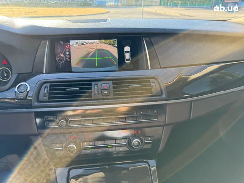 BMW 5 серия 2015 серый - фото 12