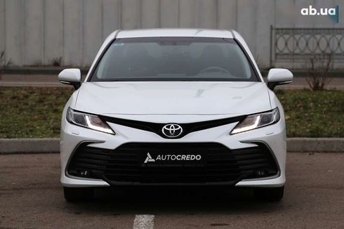 Toyota Camry 2021 - фото 2