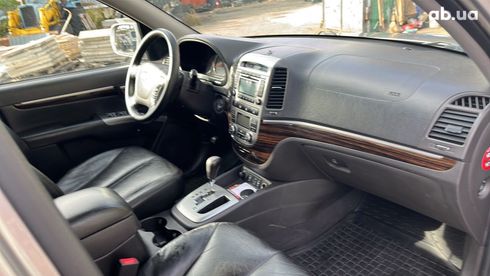 Hyundai Santa Fe 2011 серебристый - фото 11