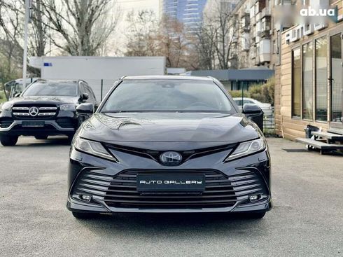 Toyota Camry 2023 - фото 2