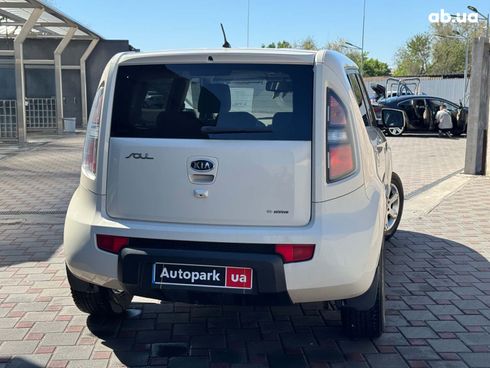 Kia Soul 2010 бежевый - фото 3