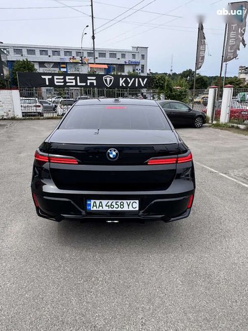 BMW i7 2023 - фото 11