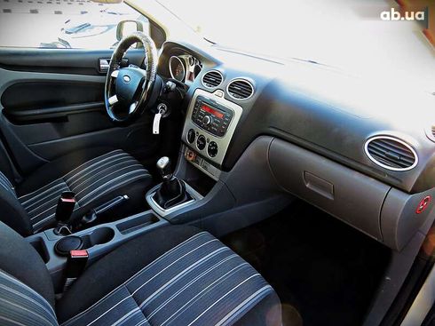 Ford Focus 2010 - фото 15
