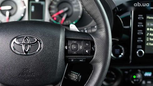 Toyota Hilux 2023 - фото 25
