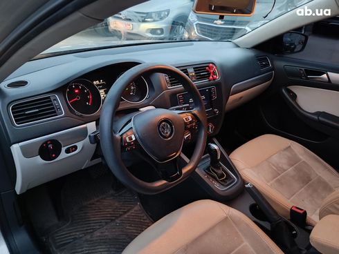 Volkswagen Jetta 2014 бежевый - фото 20