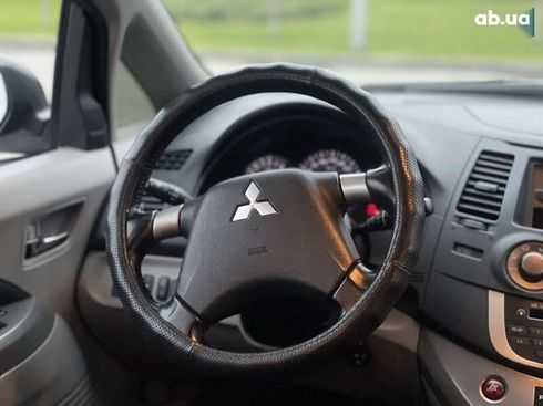Mitsubishi Grandis 2008 - фото 15