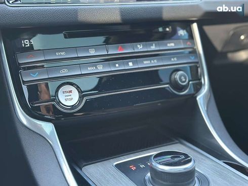 Jaguar XF 2016 - фото 28