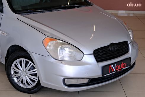 Hyundai Accent 2009 серебристый - фото 3