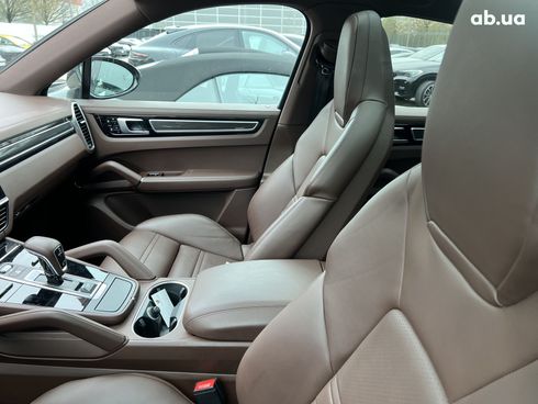 Porsche Cayenne 2021 - фото 29