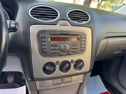 Ford Focus 2010 серый - фото 18