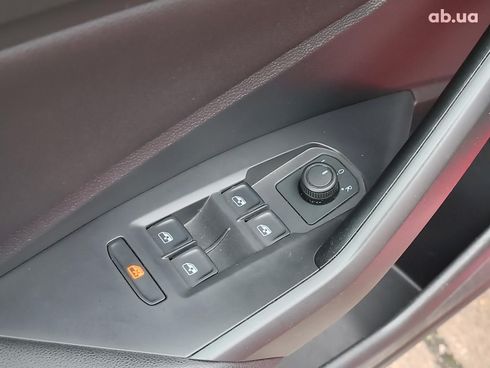 Volkswagen Jetta 2019 красный - фото 19