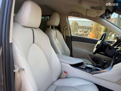 Toyota Camry 2021 - фото 20