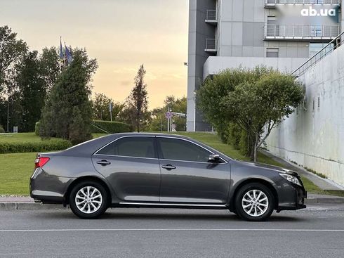 Toyota Camry 2011 - фото 5