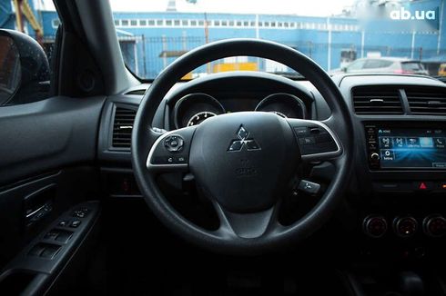 Mitsubishi Outlander 2021 - фото 18