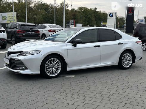 Toyota Camry 2018 - фото 15