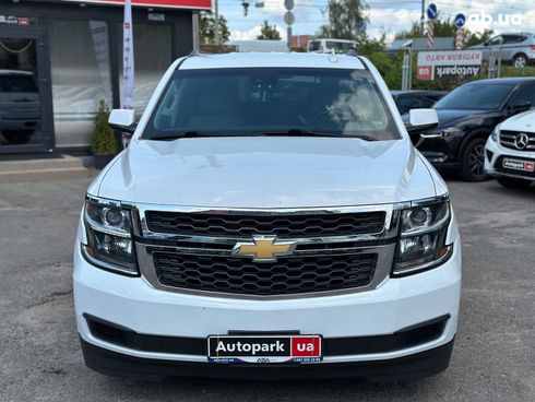 Chevrolet Suburban 2019 белый - фото 2