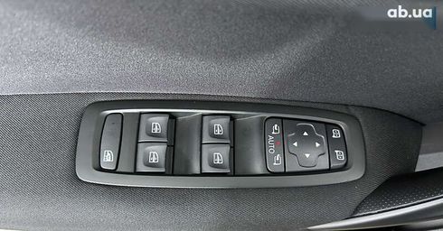 Renault Megane 2019 - фото 13