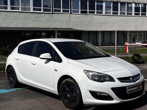 Opel Astra 2012 белый - фото 23