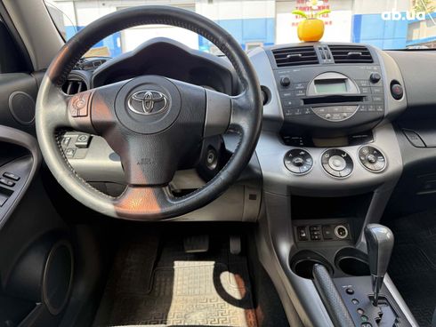 Toyota RAV4 2007 серый - фото 18