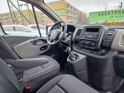 Renault Trafic 2015 - фото 15