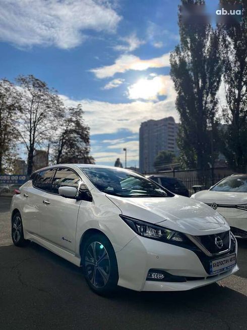 Nissan Leaf 2019 - фото 2