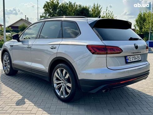 Volkswagen Touareg 2022 - фото 20