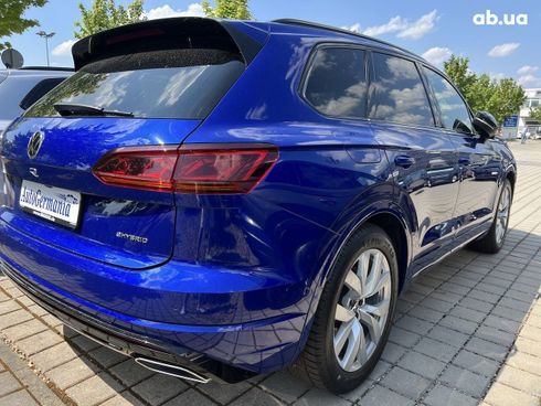 Volkswagen Touareg R 2022 - фото 23