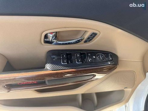 Kia Carnival 2017 - фото 8