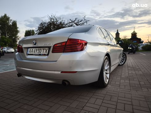 BMW 5 серия 2014 серый - фото 5