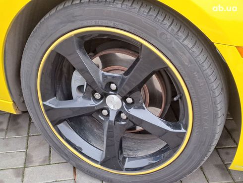Chevrolet Camaro 2013 желтый - фото 18