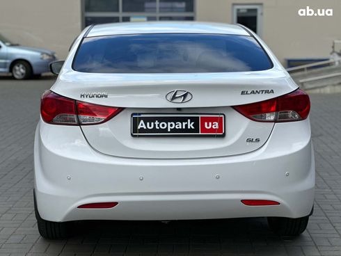 Hyundai Elantra 2013 белый - фото 6
