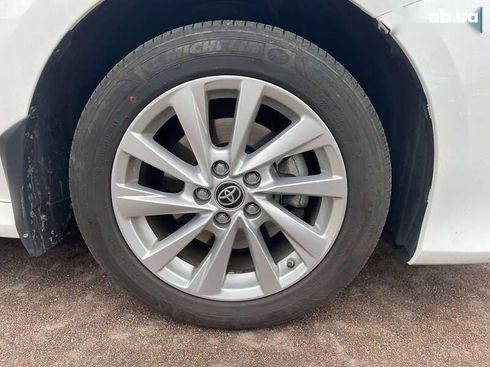 Toyota Camry 2021 - фото 18