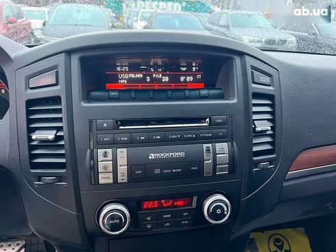 Mitsubishi Pajero Wagon 2012 - фото 16