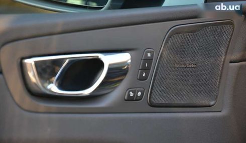 Volvo XC60 2018 - фото 21