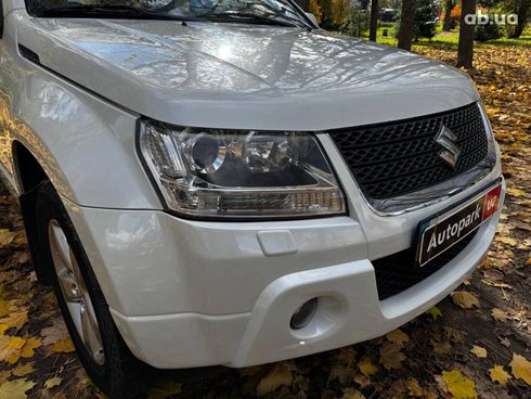 Suzuki Grand Vitara 2010 белый - фото 4